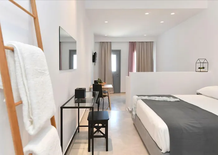 Harmony Naousa (Paros)